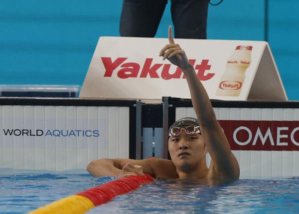 韩国游泳运动员金宇敏夺得男子400米自由泳世界冠军